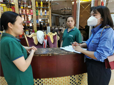 專項檢查生鮮市場與住宿服務，筑牢疫情防控防線